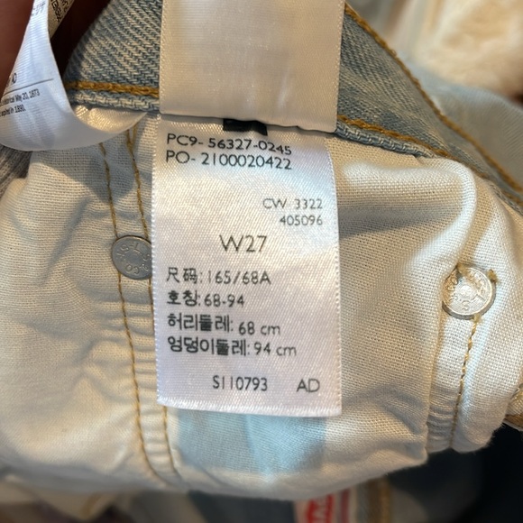 Levi’s High Waisted Denim Shorts - Picture 3 of 4